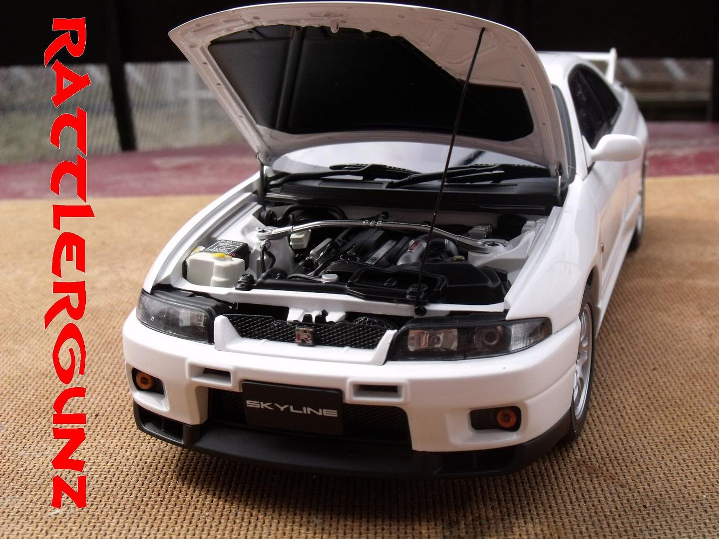 nissan skyline r33 diecast model